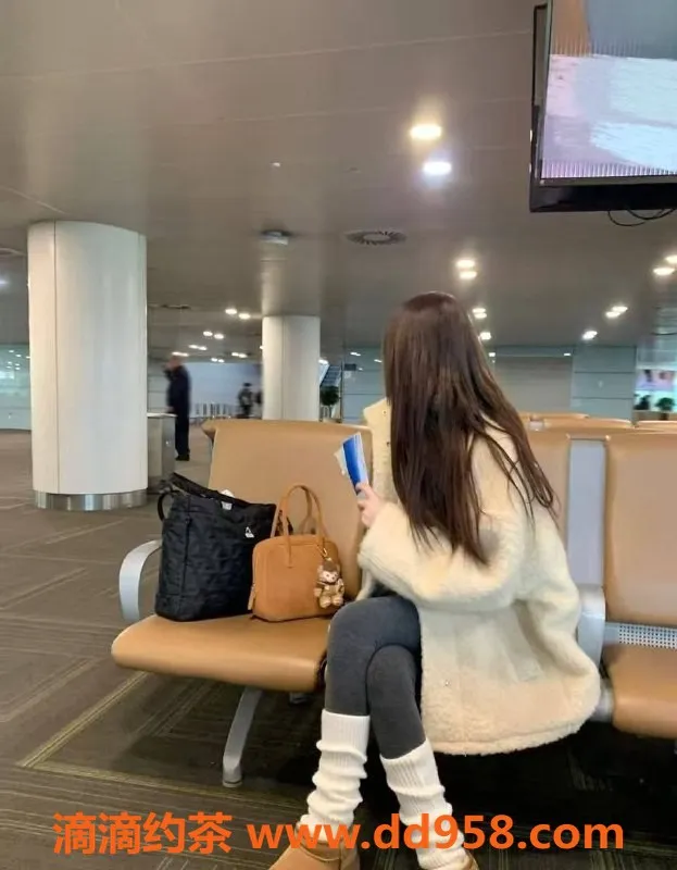 北京楼凤-朝阳校花，23岁，性感JK，茶费只需6张