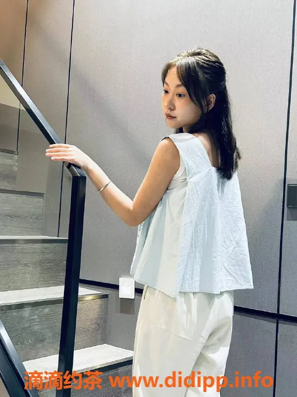 深圳楼凤-龙华糖糖，服务项目全，价格988起