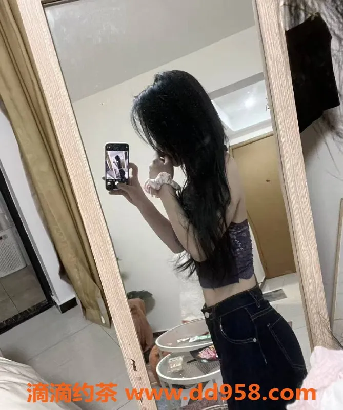 深圳楼凤-宝安嫩妹沐沐，制服诱惑等你来体验