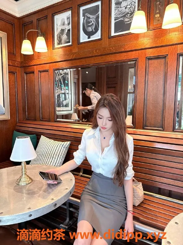 深圳楼凤-福田露娜，23岁高挑女友感，170cm 45kg