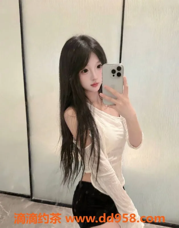 台州楼凤-台州小梨，18岁163cm，B+围，600元品茶