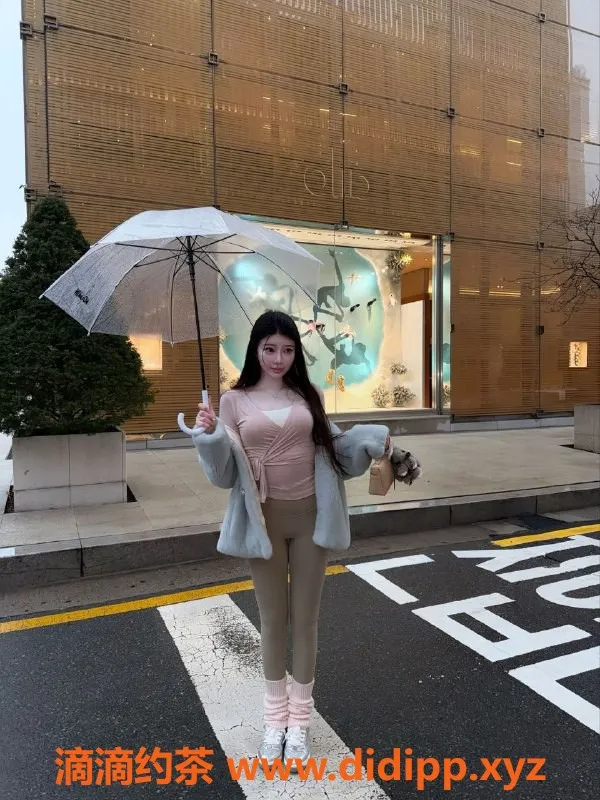 常州楼凤-常州果果，21岁，身高166，胸围C，服务贴心