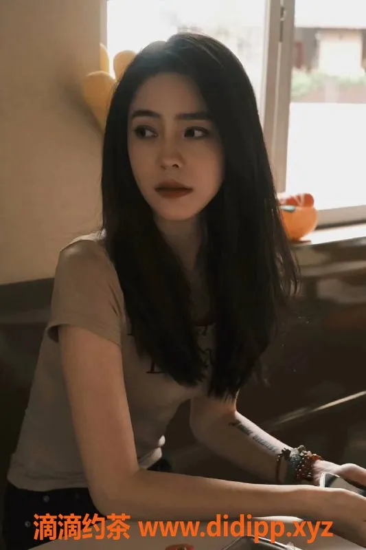 杭州楼凤-拱墅艺名“适中”，身高169，价格公道，服务贴心