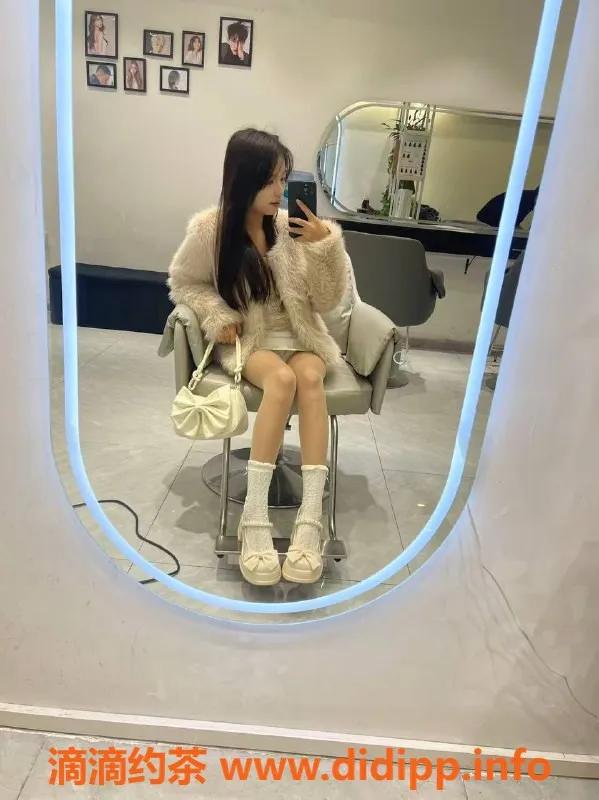 深圳楼凤-龙华嫩妹琪琪，水费1000p等你来体验