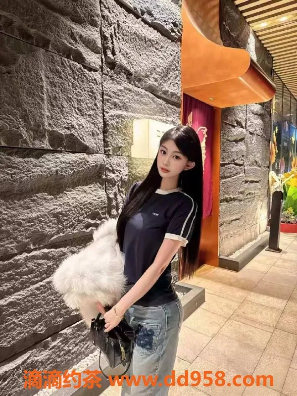 惠州楼凤-大亚湾Vivi 166cm 88斤 23岁 制服丝袜服务