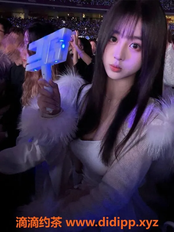 广州楼凤-荔湾区19岁新人烁妍，身高169，茶水费600元