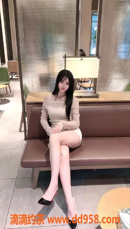 广州楼凤-佛山网红主播颜颜，170cm 24岁 34C