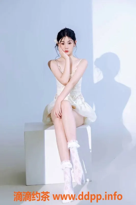 东莞楼凤-初语，18岁175cm，金色诱惑，600元体验