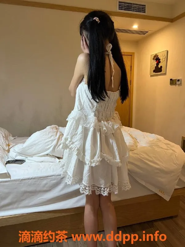 成都楼凤-22岁涵涵，160cm排骨精，服务超值只需600元