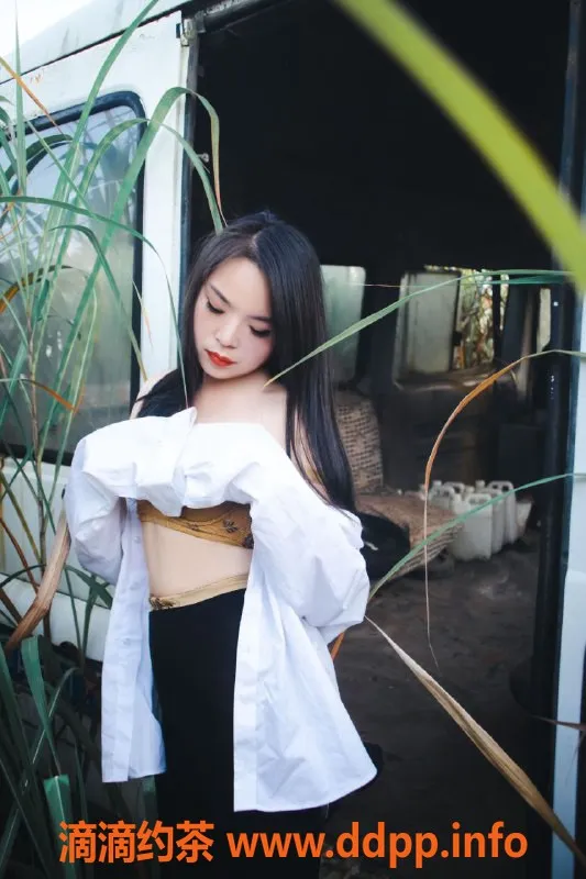 上海楼凤-浦东菲菲，30岁，身高160，体重50，陪浴按摩服务