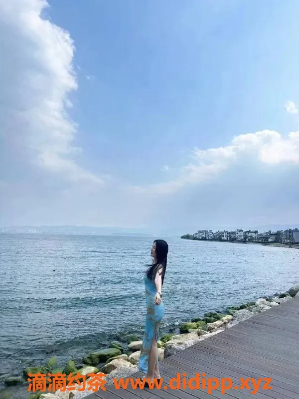 长沙楼凤-雨花区笑笑妹子，165cm，48kg，25岁，400元起