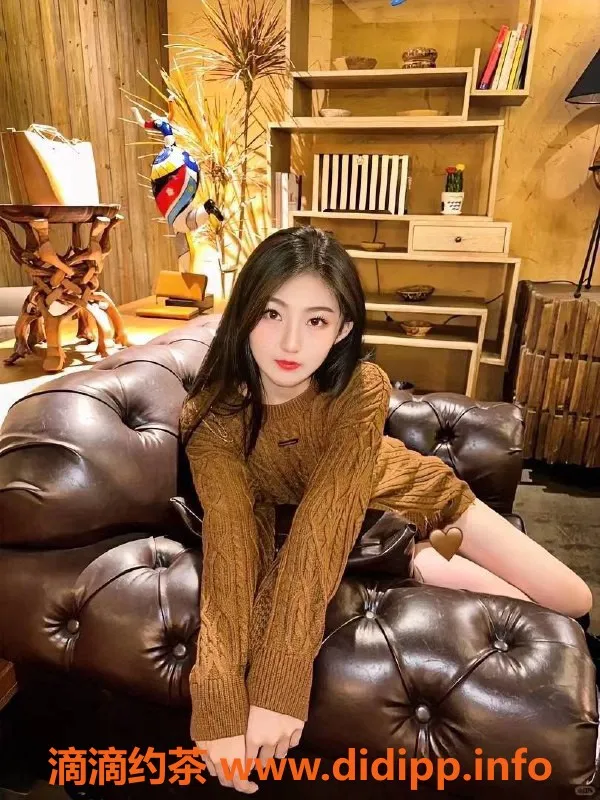 昆明楼凤-官渡区小婷，超值8P服务等你体验！