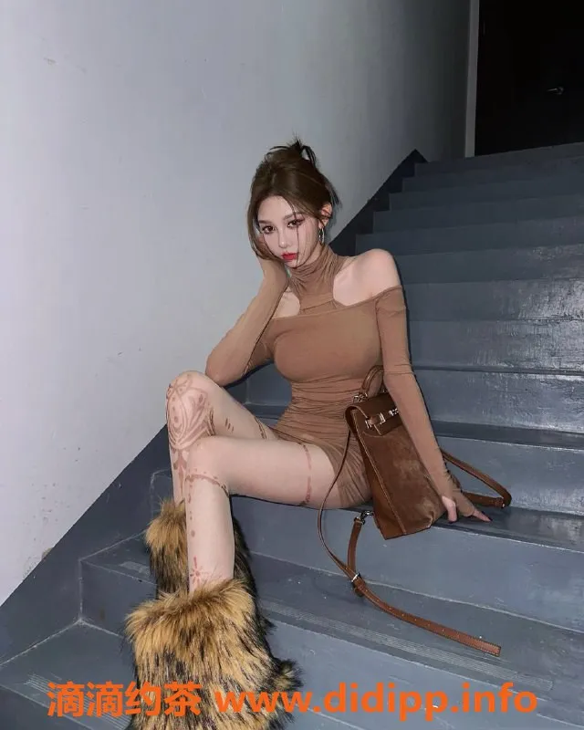 北京楼凤-三里屯嫩妹内衣卖家，玩偶姐姐等你来撩！