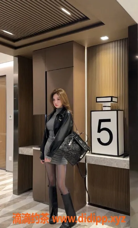 北京楼凤-三里屯嫩妹内衣卖家，玩偶姐姐等你来撩！