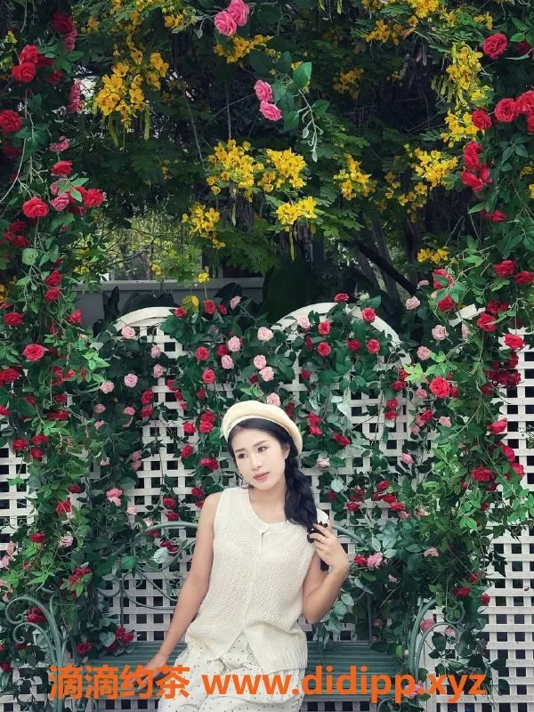 深圳楼凤-南山护士兼职小船，1500/2500可选服务