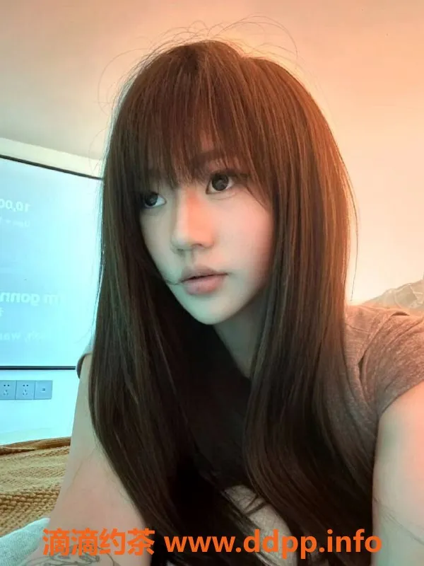 成都楼凤-妍心：19岁嫩妹，高颜值，服务优秀，700元/50分钟