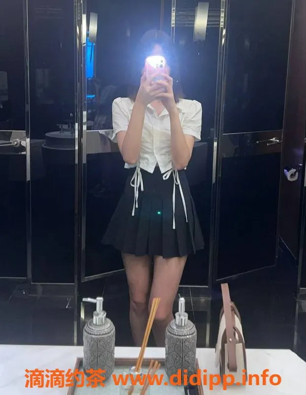 上海楼凤-普陀区小雨，1200元/40分钟服务体验