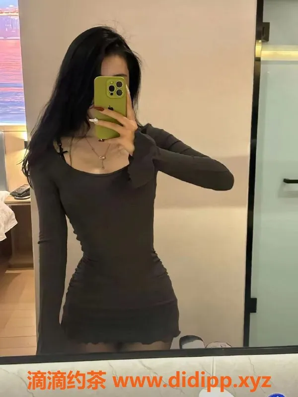 成都楼凤-成都简单20岁嫩妹，身高163，服务超值600