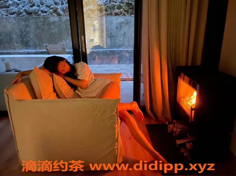 成都楼凤-武侯区21岁娇嫩妹子“椰子”，身高172，超值服务等你体验