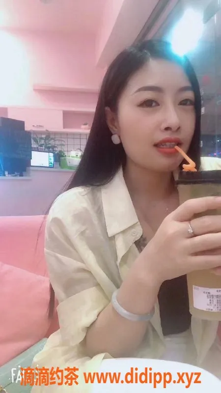 广州楼凤-天河小红少妇，400元舌吻服务，视频验证！