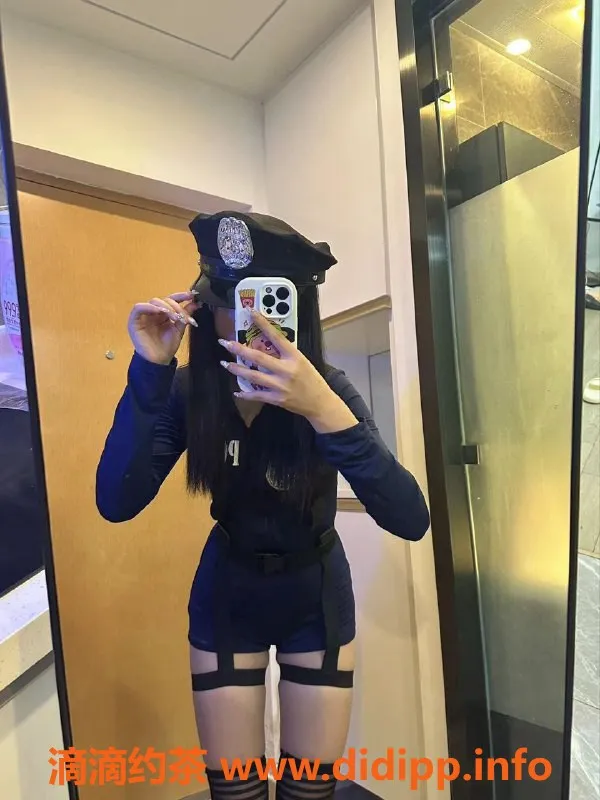 成都楼凤-成华区18岁B罩杯嫩妹，165cm服务超赞