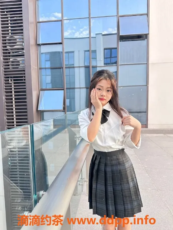 成都楼凤-圆圆：成都市158cm 89斤嫩妹，500元包夜服务