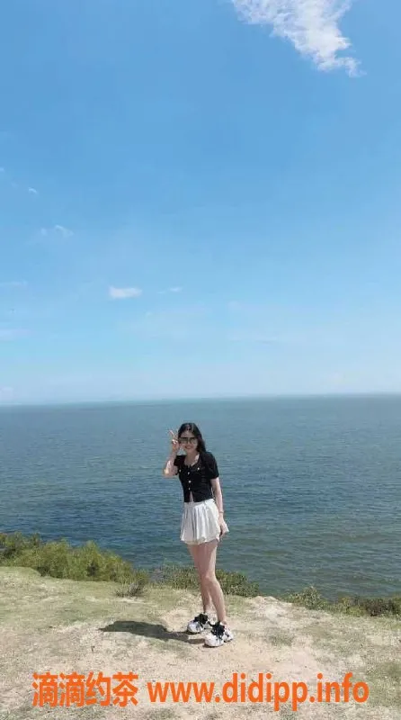 广州楼凤-广州天河佛系开课小月儿，20岁161cm 46kg服务