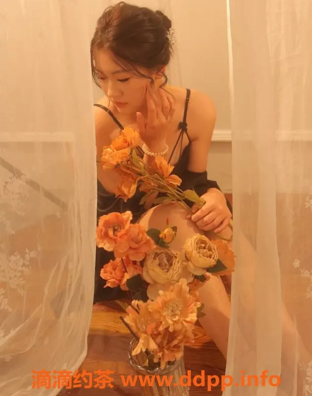 上海楼凤-闵行CC，肤白颜值高，700元体验精彩服务