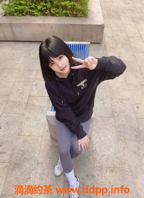 深圳楼凤-福田小汤圆，162身高B罩杯，700元起