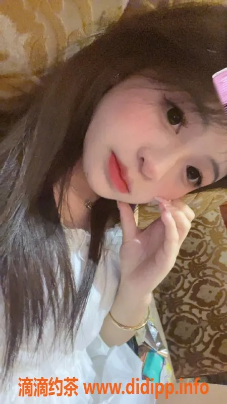 成都楼凤-成华区乐乐：18岁甜美萝莉，身高160，吸引力十足！