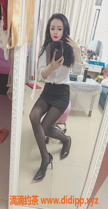 广州楼凤-金沙洲馨儿，真实写真400元/小时！