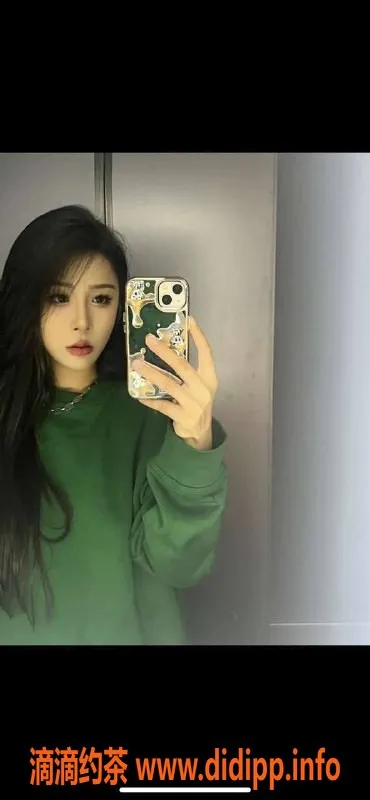 成都楼凤-成都小糖豆 25岁 巨乳少妇 颜值高 服务全