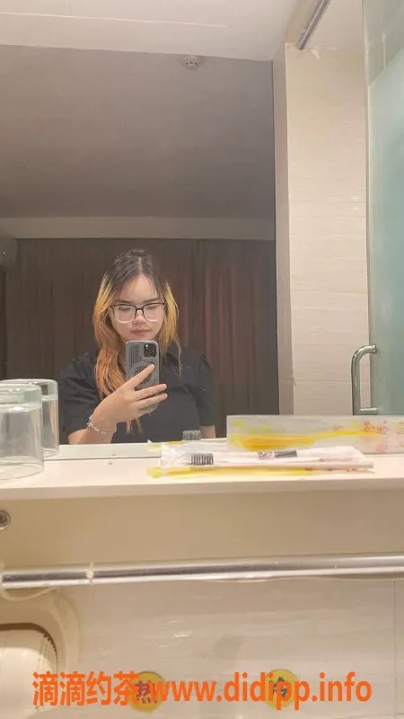 成都楼凤-成都嫩妹琴琴，161cm、110斤、胸b+c，200元体验