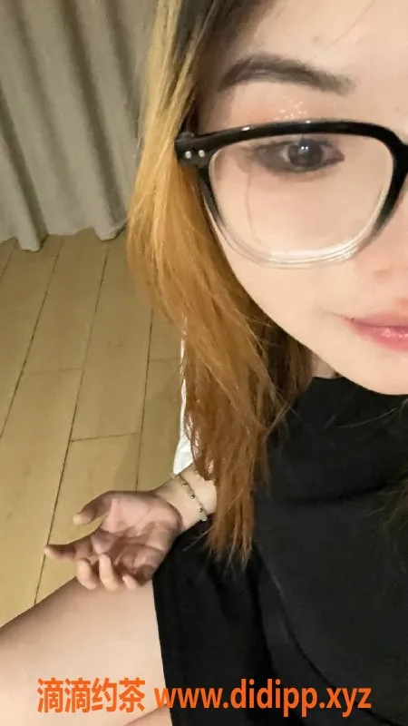 成都楼凤-成都嫩妹琴琴，161cm、110斤、胸b+c，200元体验