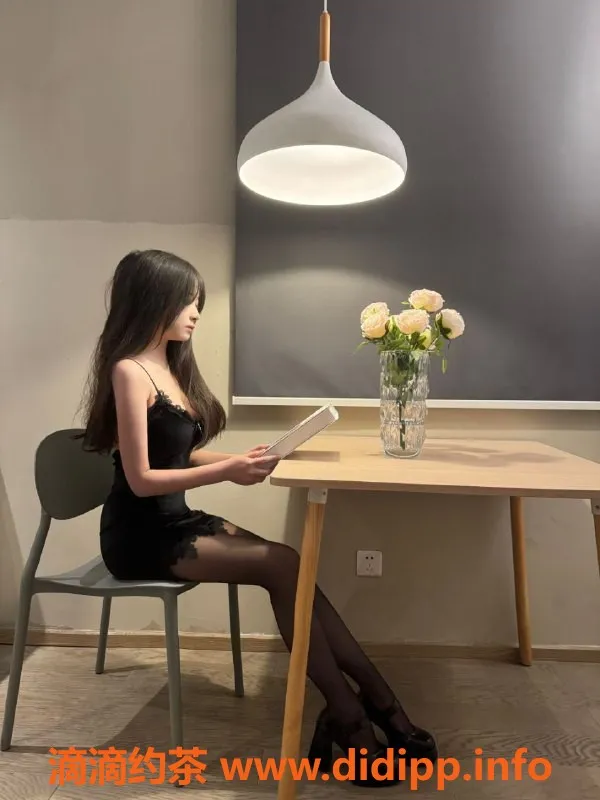 深圳楼凤资源信息,龙岗嫩妹欣欣，舌吻服务超划算！