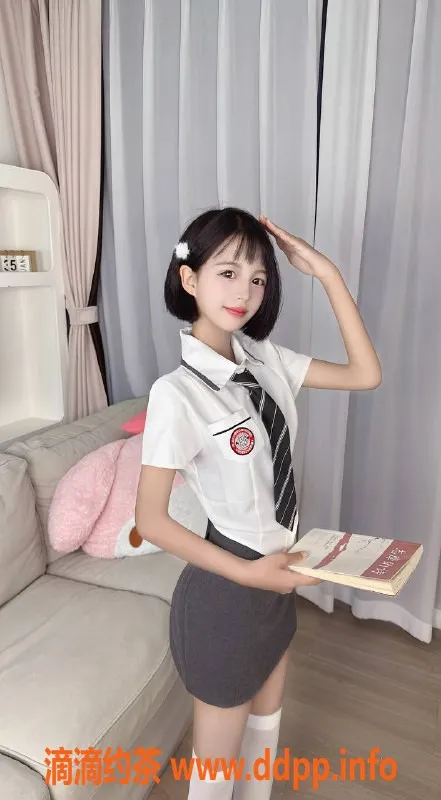 成都楼凤-武侯区18岁嫩妹京墨，身材颜值佳，服务660元