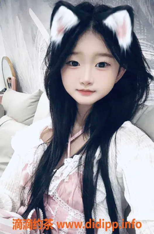 成都楼凤-成华区小晚晚，17岁童颜巨乳，身材极佳，90斤超逊女