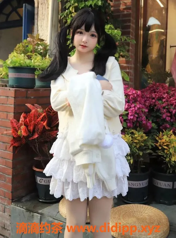 上海楼凤-黄浦小鹿酱，165高C罩杯嫩妹，2000元起