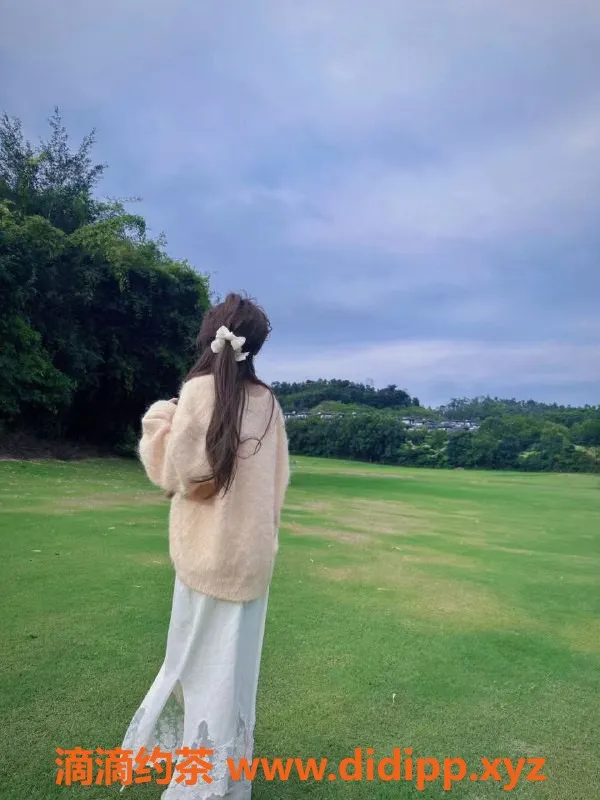 杭州楼凤-萌酱奶昔155cm 40kg 乖巧萝莉陪浴服务