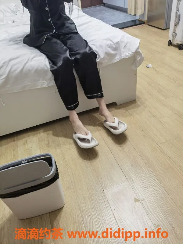 成都楼凤资源信息,成都嫩妹冰冰，166cm高挑排骨精，600元体验