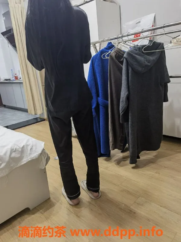 成都楼凤-成都嫩妹冰冰，166cm高挑排骨精，600元体验