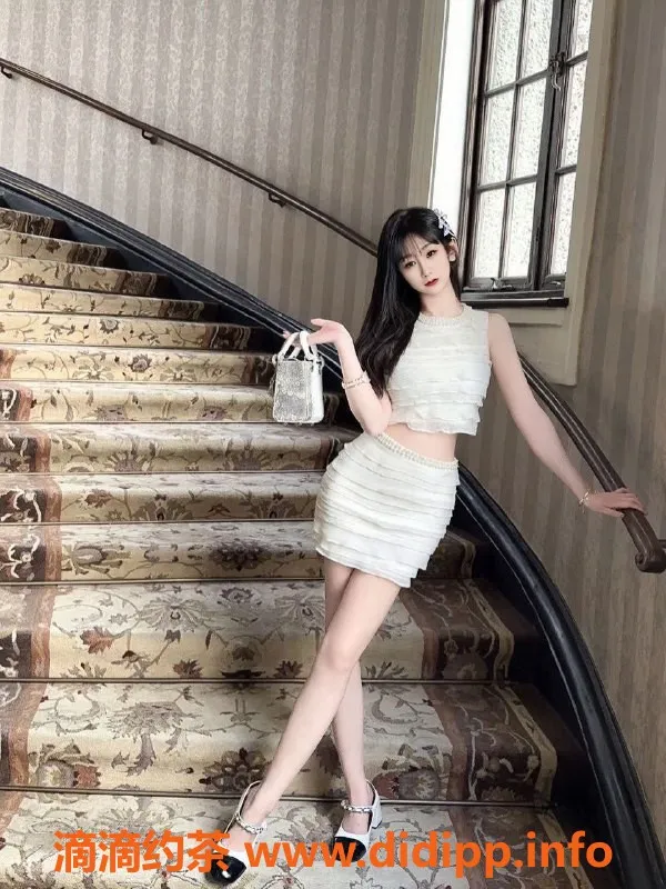 北京楼凤-朝阳可夜玩语舒，23岁双飞推荐