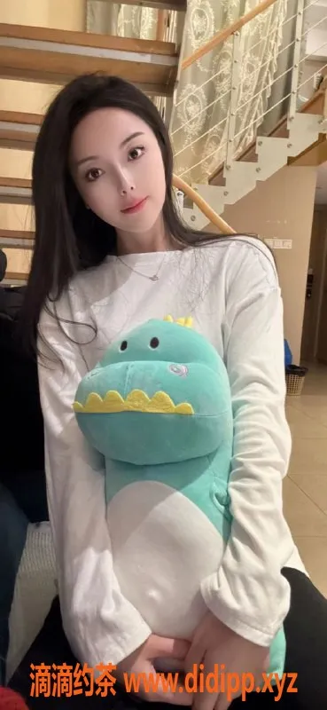 杭州楼凤-拱墅巨乳艾琳，8p/舌吻超值体验