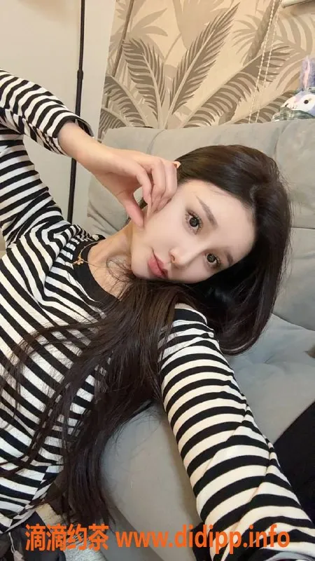 北京楼凤-三里屯嫩妹朵朵，内衣批发15元起