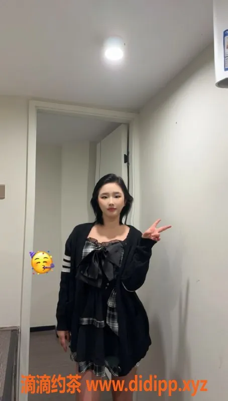 成都楼凤-成都花花，155厘米巨乳丰满嫩妹，400元享受