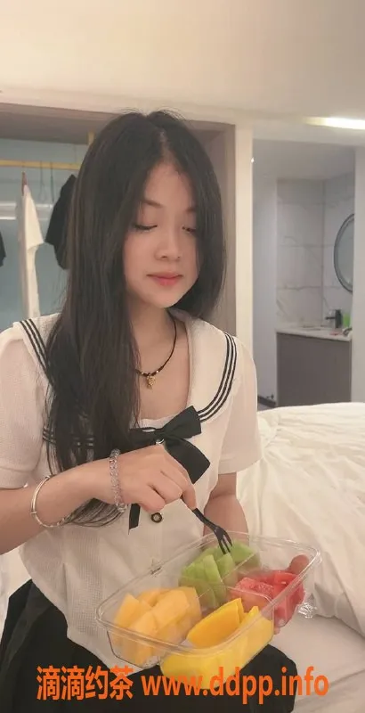 成都楼凤-成华区17岁玥儿，身高160，白皮肤，态度极佳