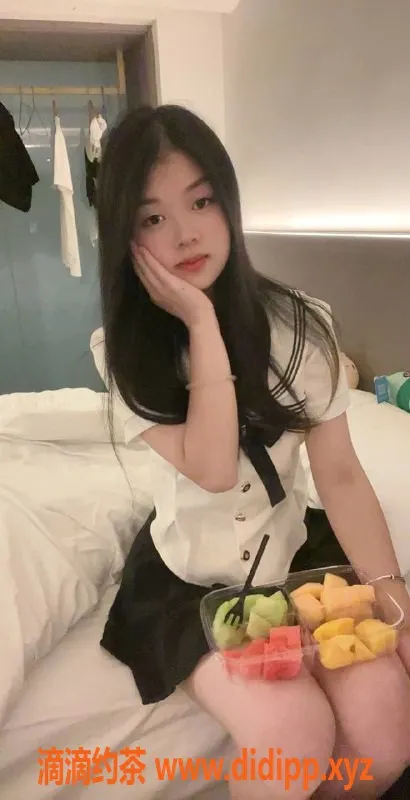 成都楼凤-成华区17岁玥儿，身高160，白皮肤，态度极佳