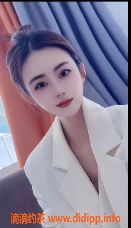 武汉楼凤-洪山区27岁气质御姐芯芯，D胸围168高价500元起