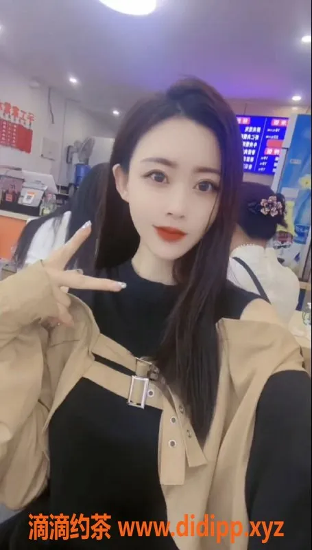 武汉楼凤-洪山区27岁气质御姐芯芯，D胸围168高价500元起