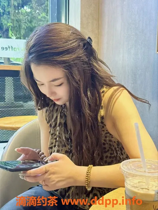 成都楼凤资源信息,成都泡泡糖，25岁巨乳少妇，400元体验服务